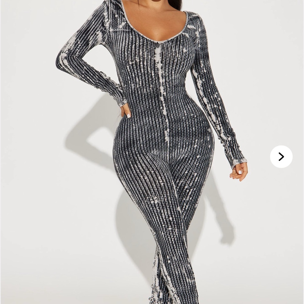 Fashion Nova Black and White Long Sleeve jumpsuit